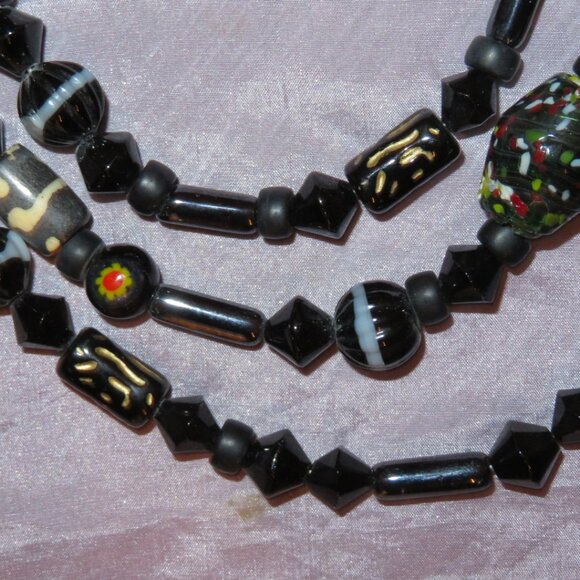 Vintage Vari-colour & Shape Black Glass Beads 3-strand Necklace (K752) - Picture 5 of 9